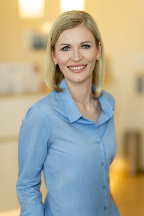 Dr. Christina Navidy
